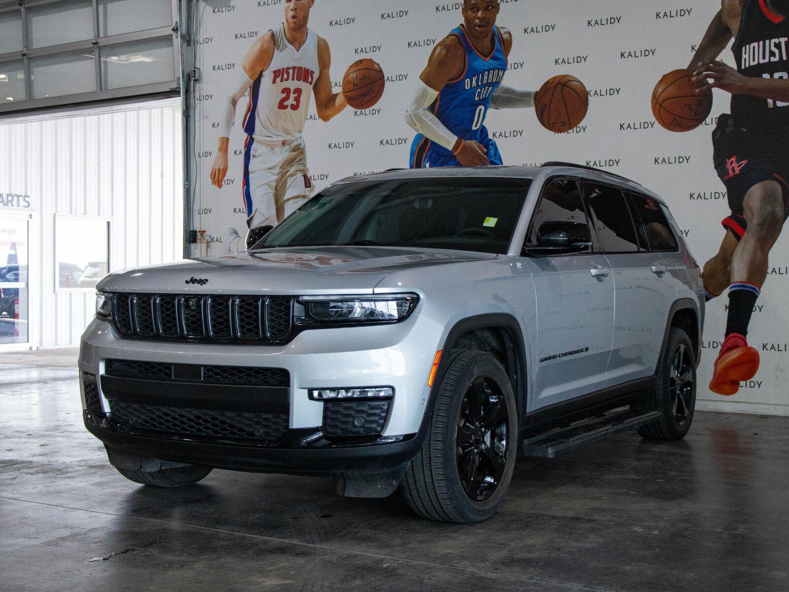 Used 2023 Jeep Grand Cherokee L Limited w/ Luxury Tech Group II AWD/4WD image 23