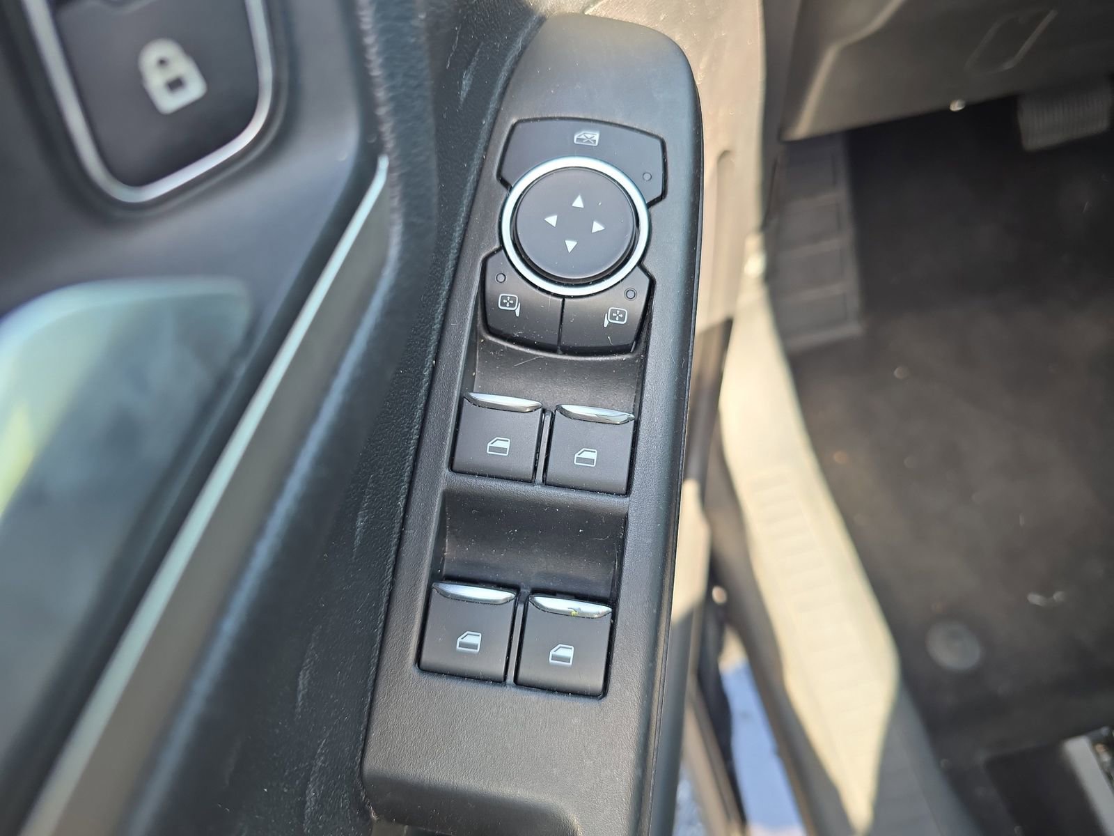Used 2020 Ford Escape SE FWD image 14
