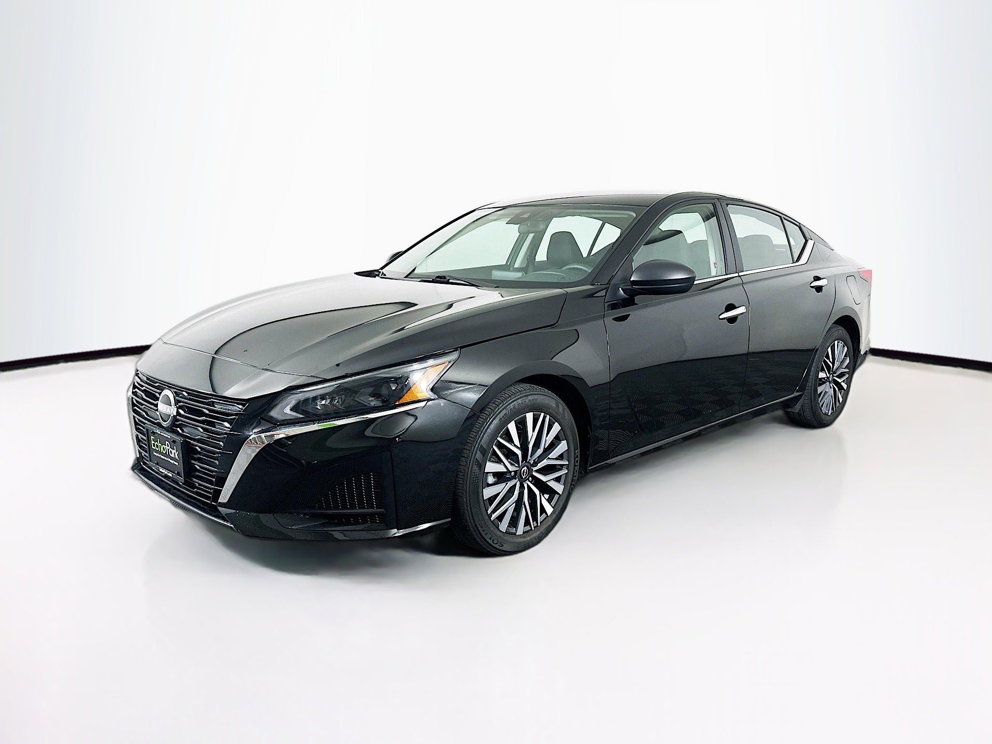 Used 2025 Nissan Altima 2.5 SV FWD image 3