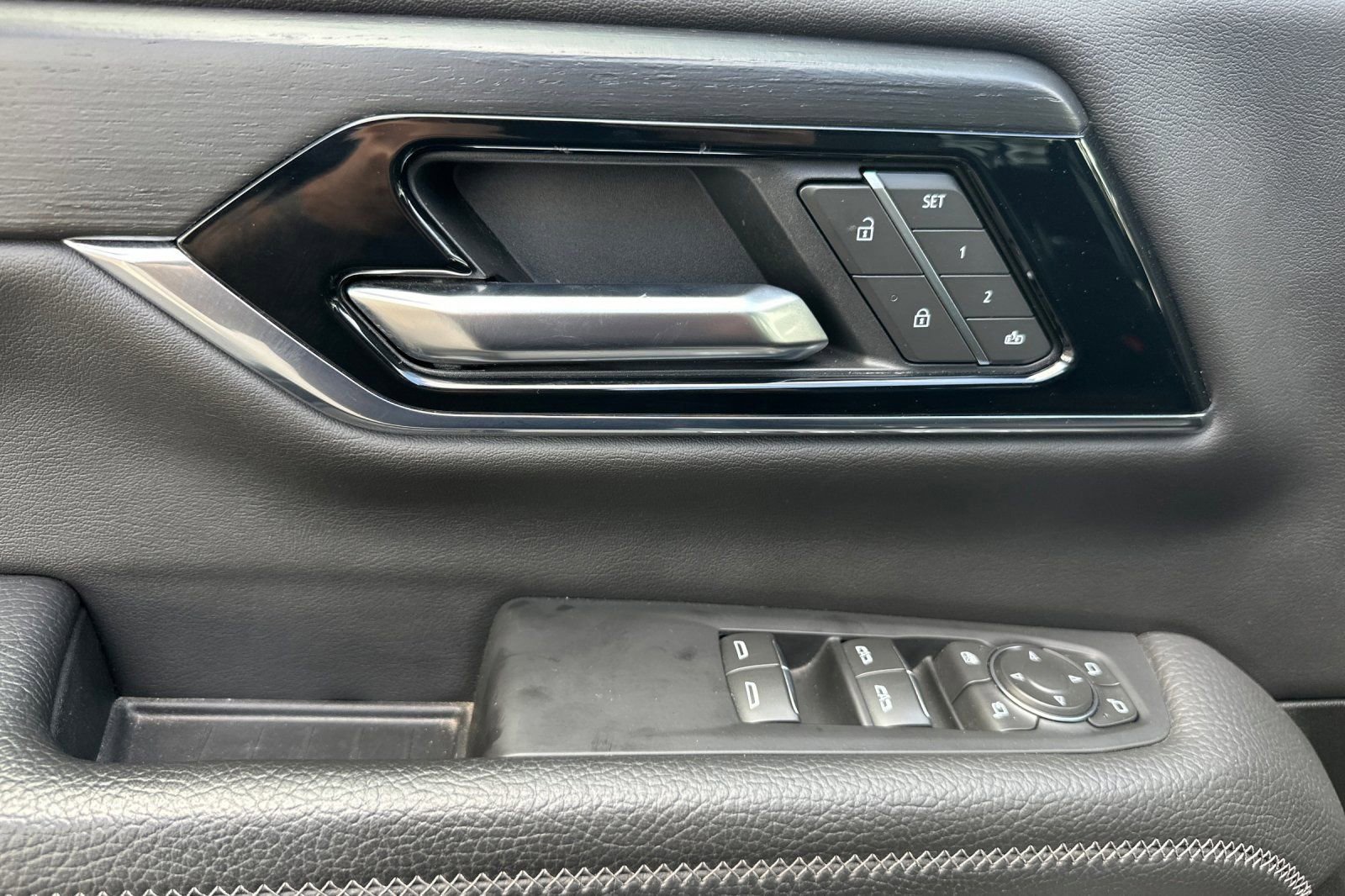 Certified 2025 GMC Yukon Denali image 11