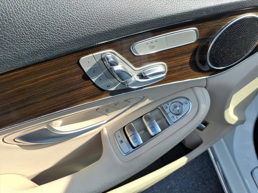 Used 2019 Mercedes-Benz C 300 Sedan image 11