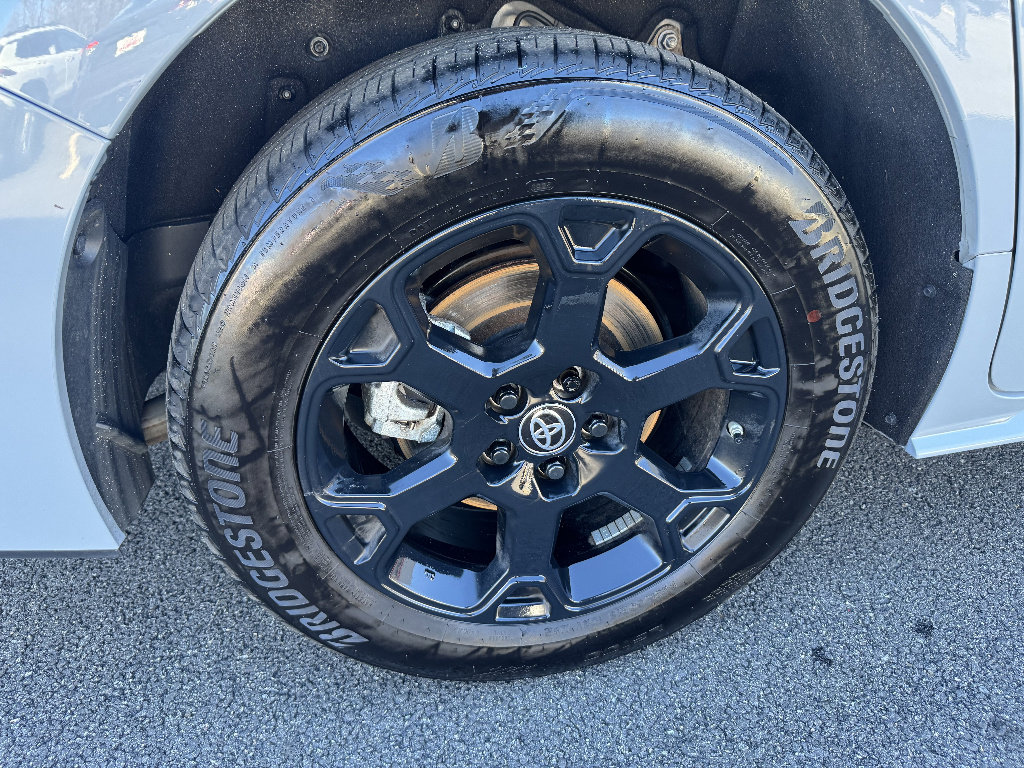 Used 2025 Toyota Sienna XLE Woodland Edition image 31