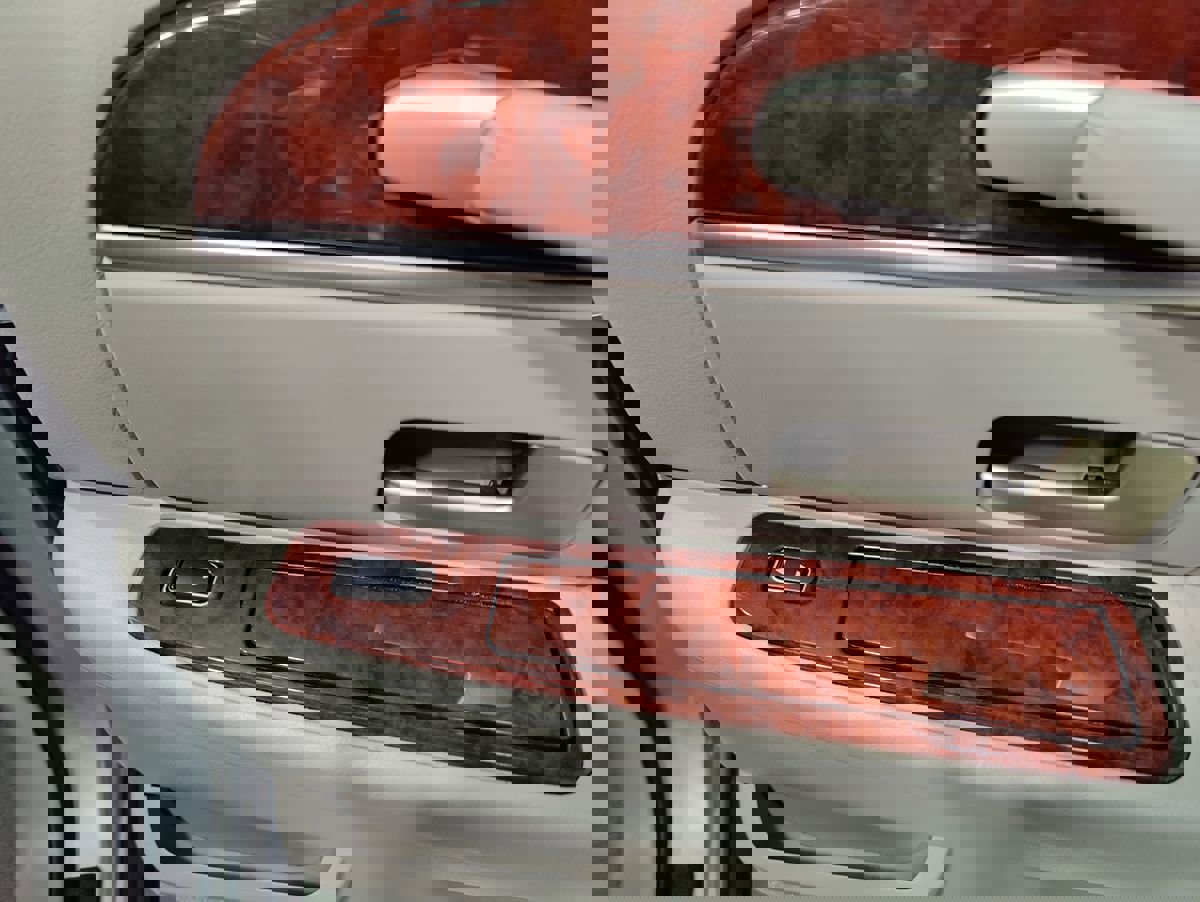 Used 2004 Lincoln Town Car Ultimate image 16