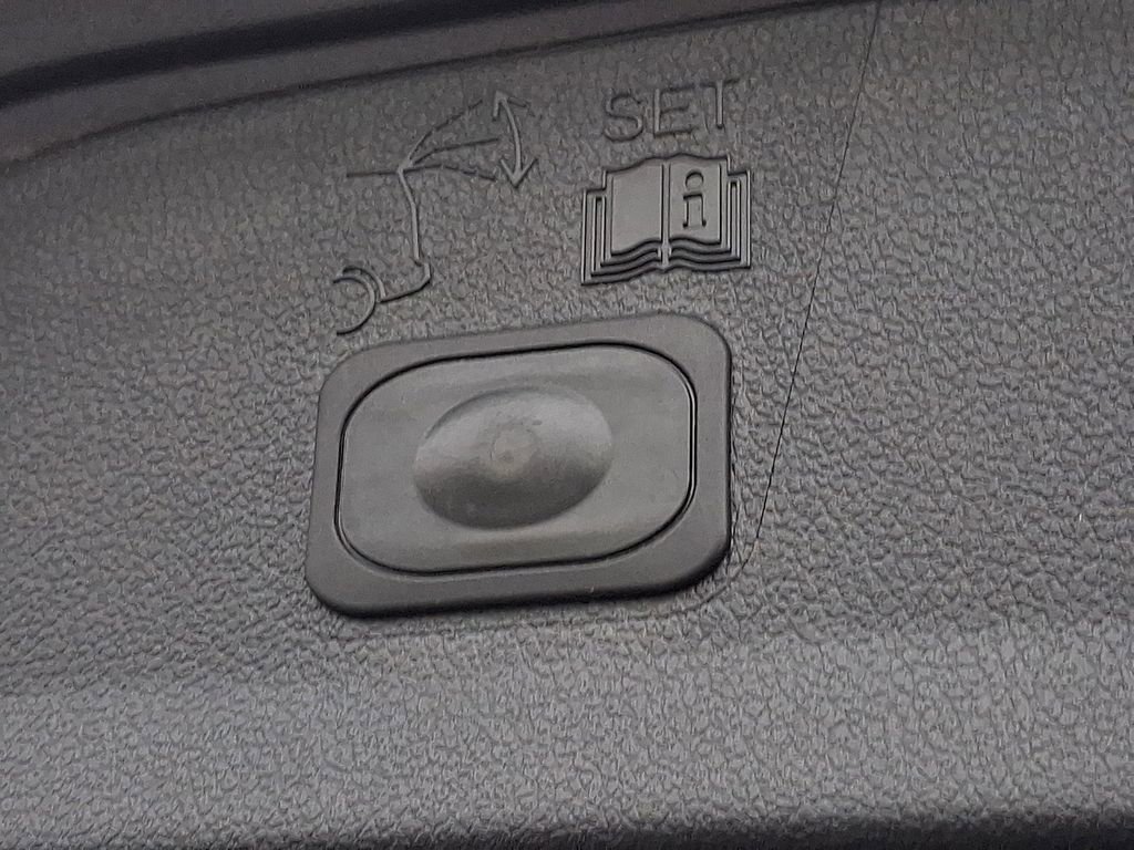 Used 2013 Ford Escape Titanium w/ Class II Trailer Tow Pkg image 29