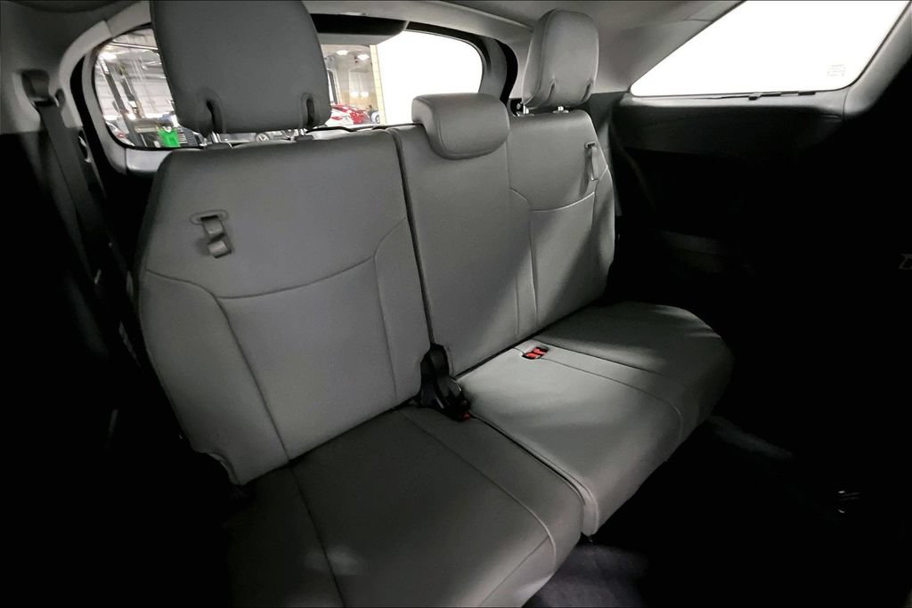 Used 2026 Toyota Sienna XLE FWD image 34