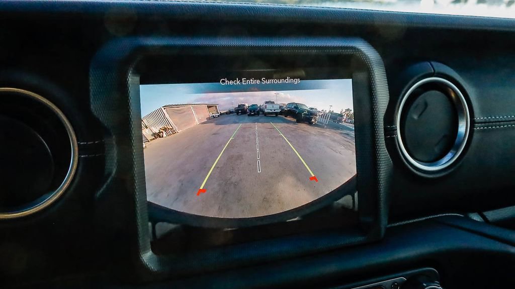 Used 2023 Jeep Wrangler Unlimited Sahara w/ Cold Weather Group AWD/4WD image 28