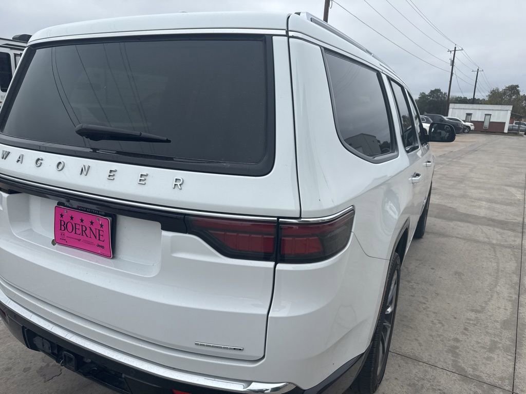 Used 2023 Jeep Wagoneer Series III w/ Premium Group I image 13