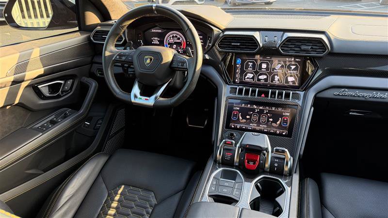 Used 2021 Lamborghini Urus AWD/4WD image 28
