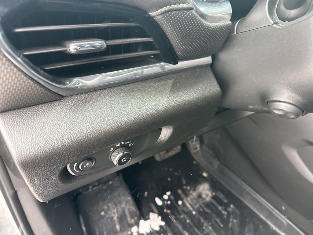 Used 2023 Chevrolet Traverse Premier image 20