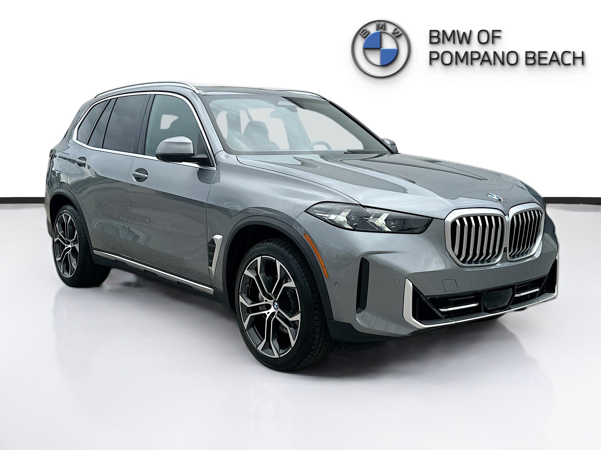Used 2024 BMW X5 sDrive40i w/ Parking Assistance Package RWD image 1