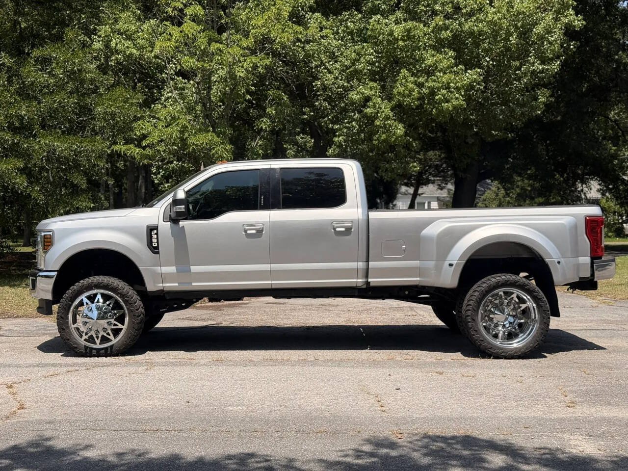 Used 2018 Ford F350 Lariat w/ Lariat Value Package AWD/4WD image 2
