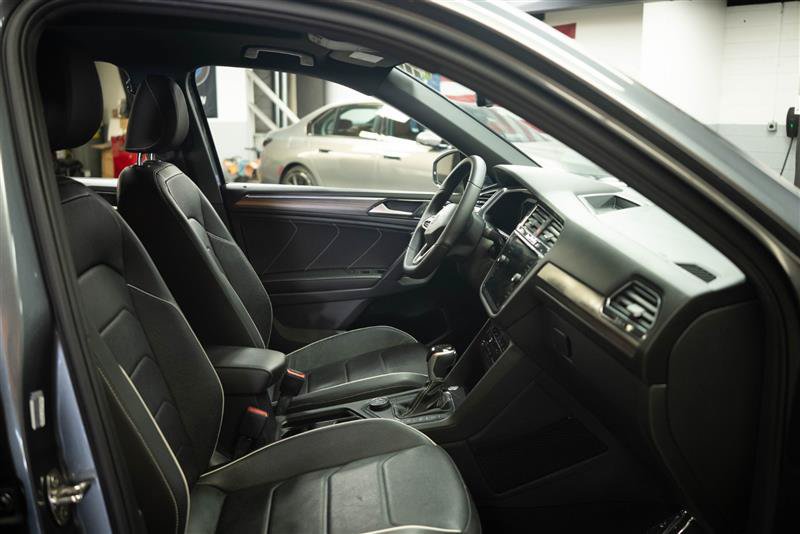 Used 2022 Volkswagen Tiguan SEL R-Line AWD/4WD image 14