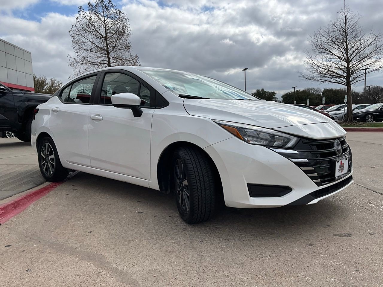 Used 2025 Nissan Versa SV image 4