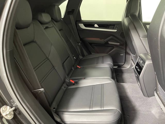 Used 2025 Porsche Cayenne image 22