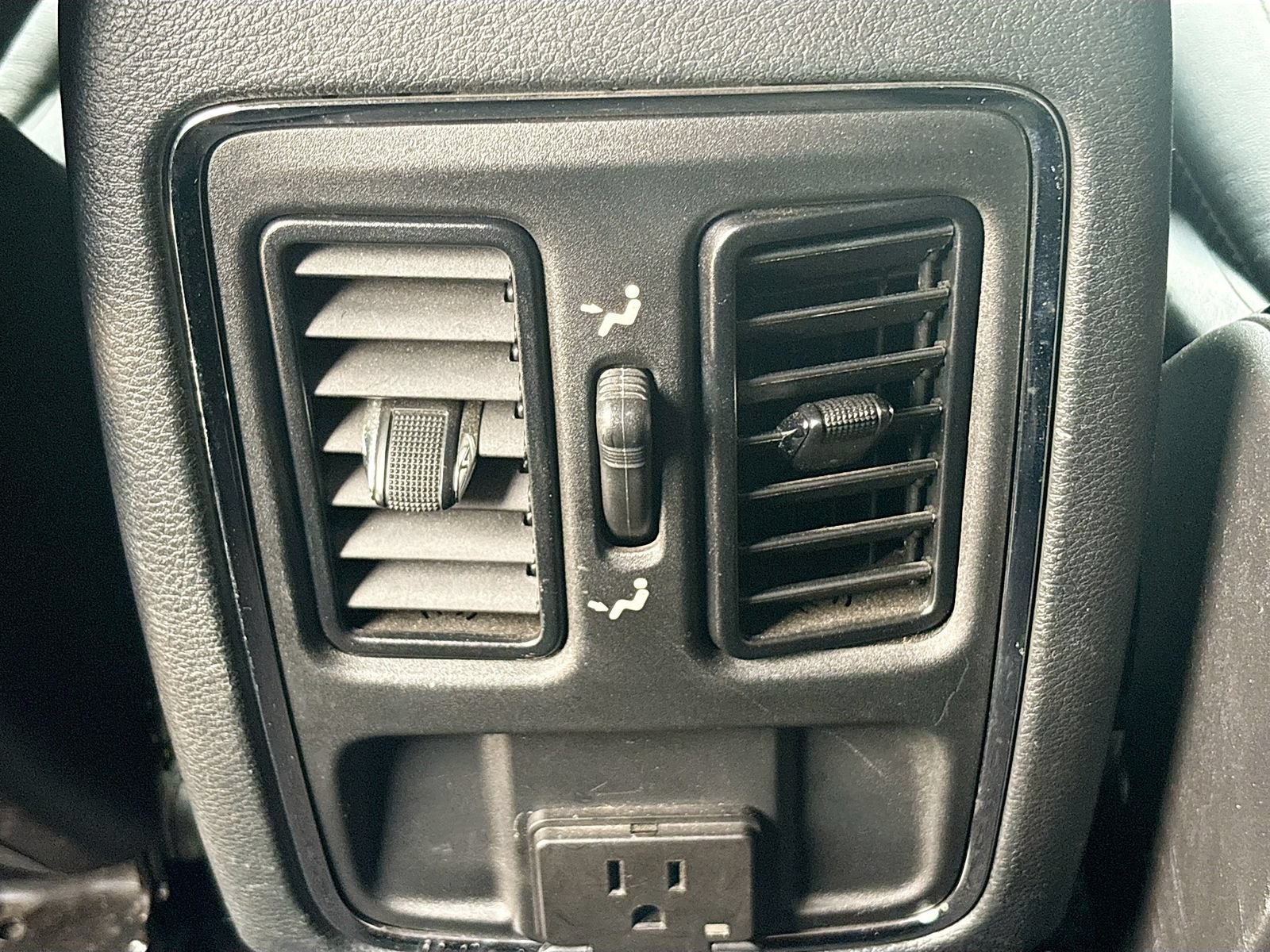 Used 2020 Jeep Grand Cherokee Altitude RWD image 26