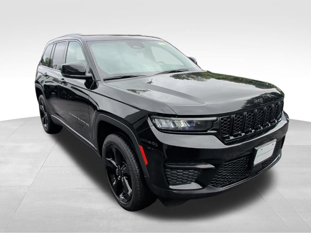 Used 2023 Jeep Grand Cherokee Altitude AWD/4WD image 7