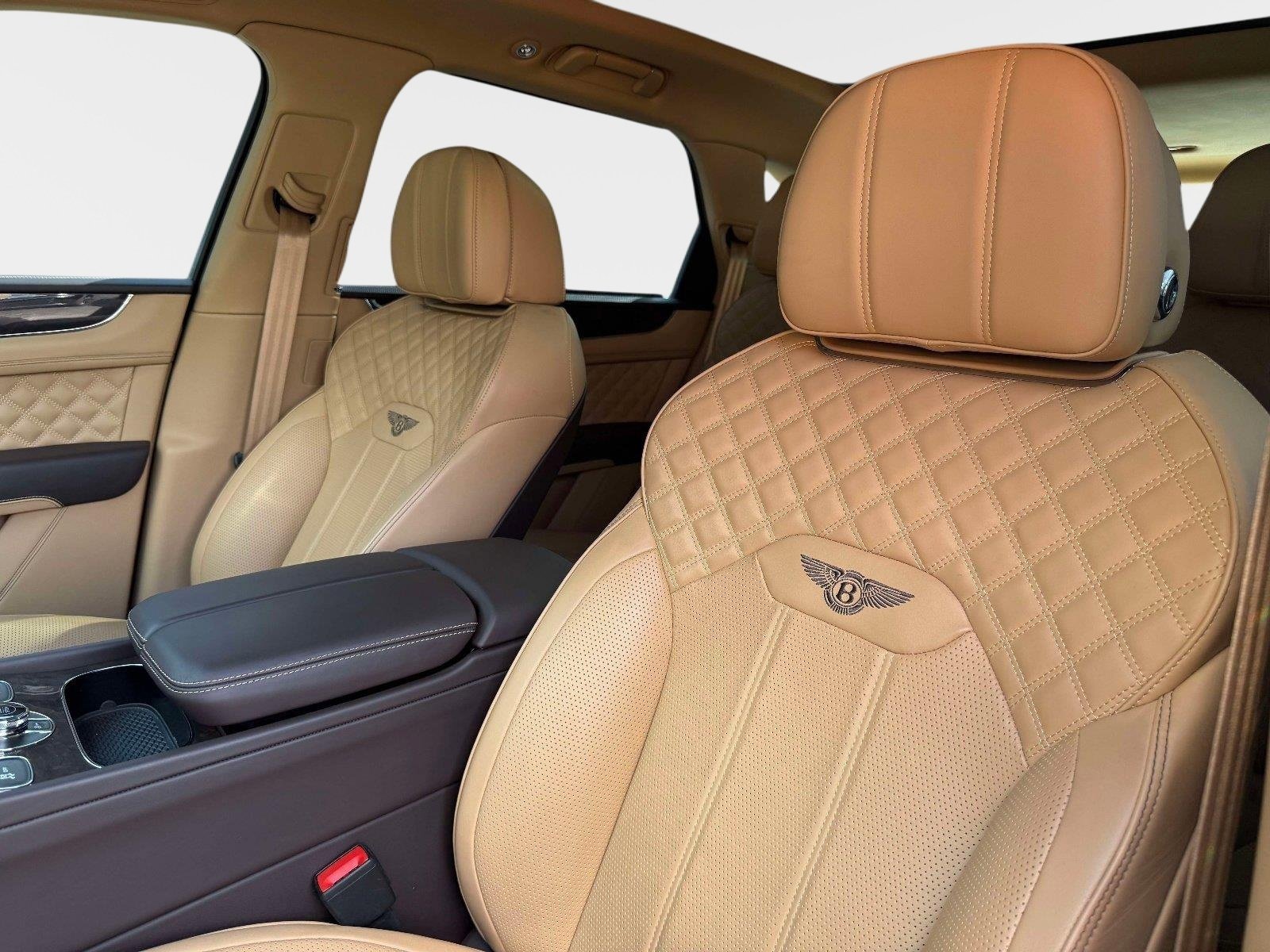 Used 2022 Bentley Bentayga image 44