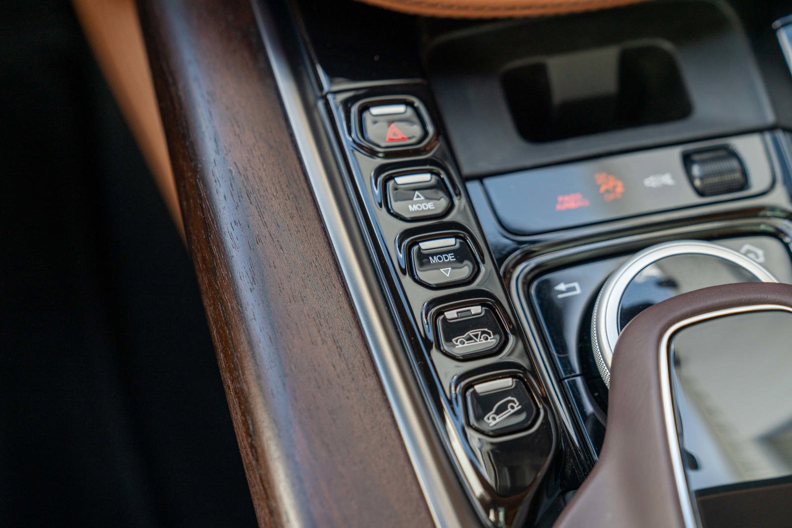 Used 2021 Aston Martin DBX image 26