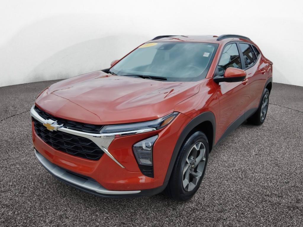 Used 2024 Chevrolet Trax LT w/ Driver Confidence Package FWD image 3