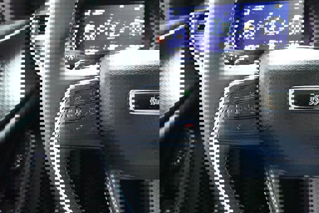 Used 2023 Jeep Grand Cherokee L Altitude image 12