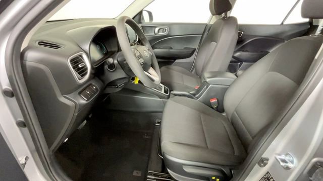 Used 2025 Hyundai Venue SE FWD image 18