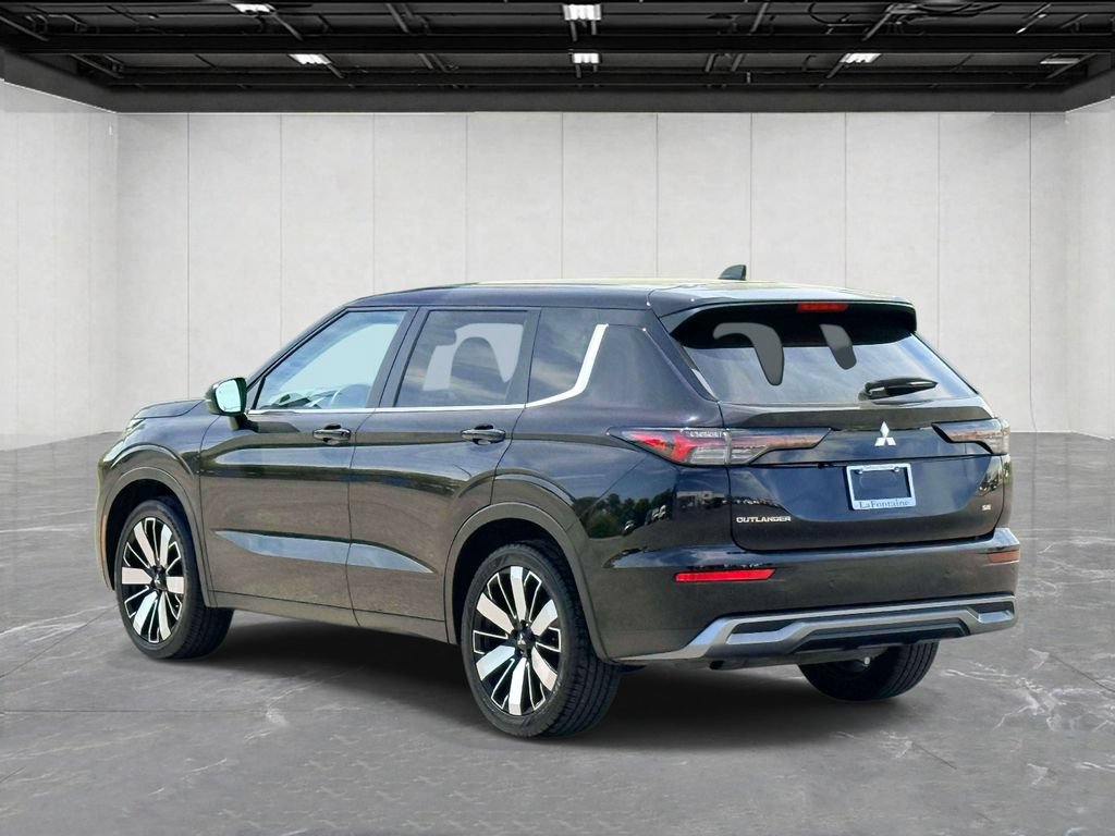 Used 2025 Mitsubishi Outlander SE FWD image 6