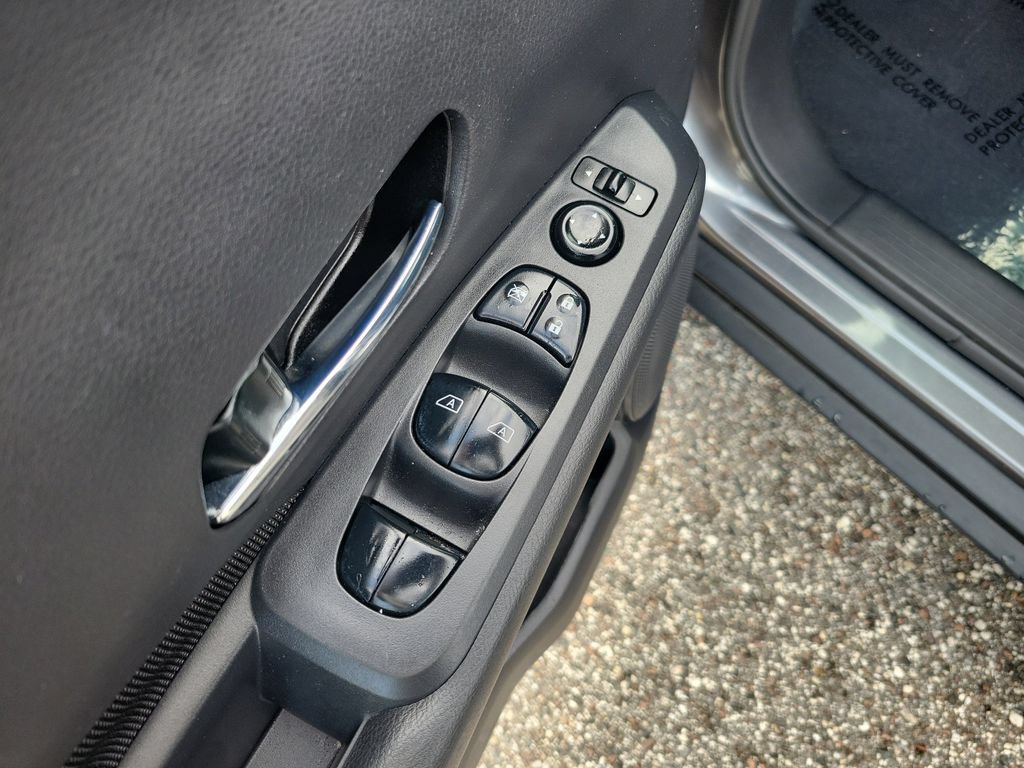 Certified 2022 Nissan Kicks SV FWD image 13