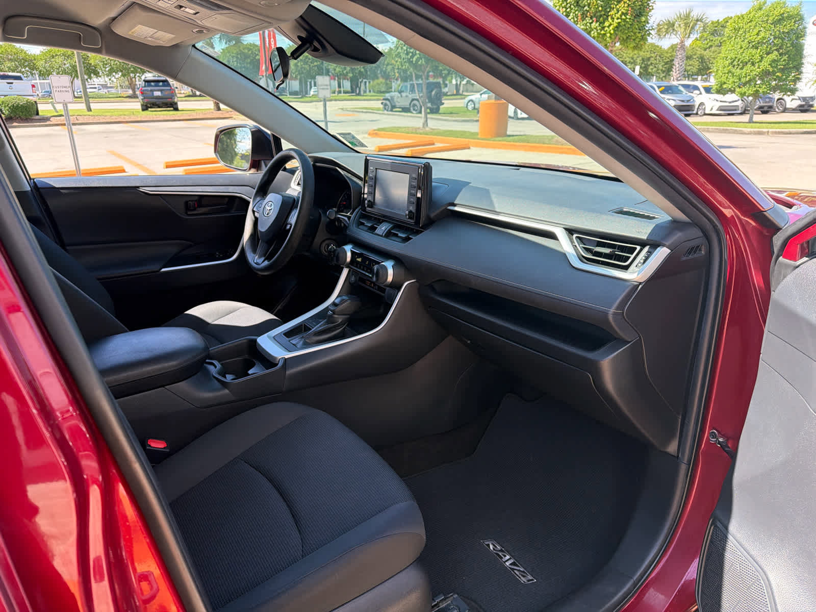 Used 2019 Toyota RAV4 LE FWD image 26