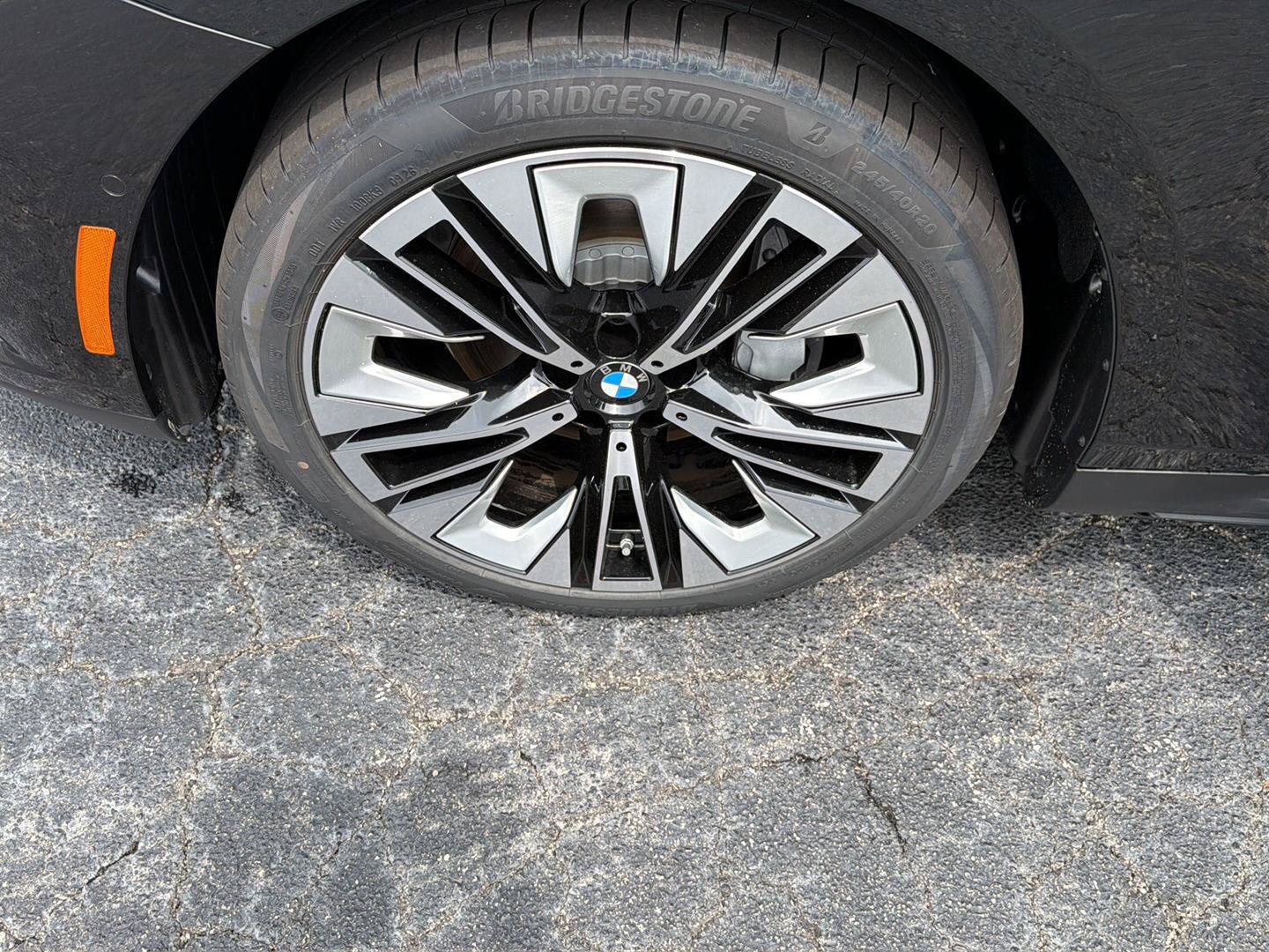 New 2027 BMW i5 eDrive40 w/ Premium Package RWD image 36