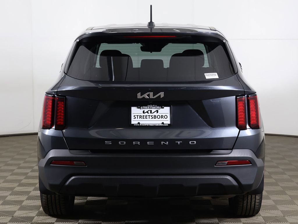 Used 2022 Kia Sorento LX image 11