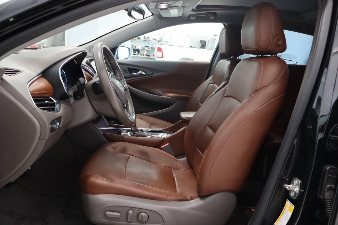 Used 2018 Chevrolet Malibu Premier w/ Premier Sun and Wheel Package FWD image 14
