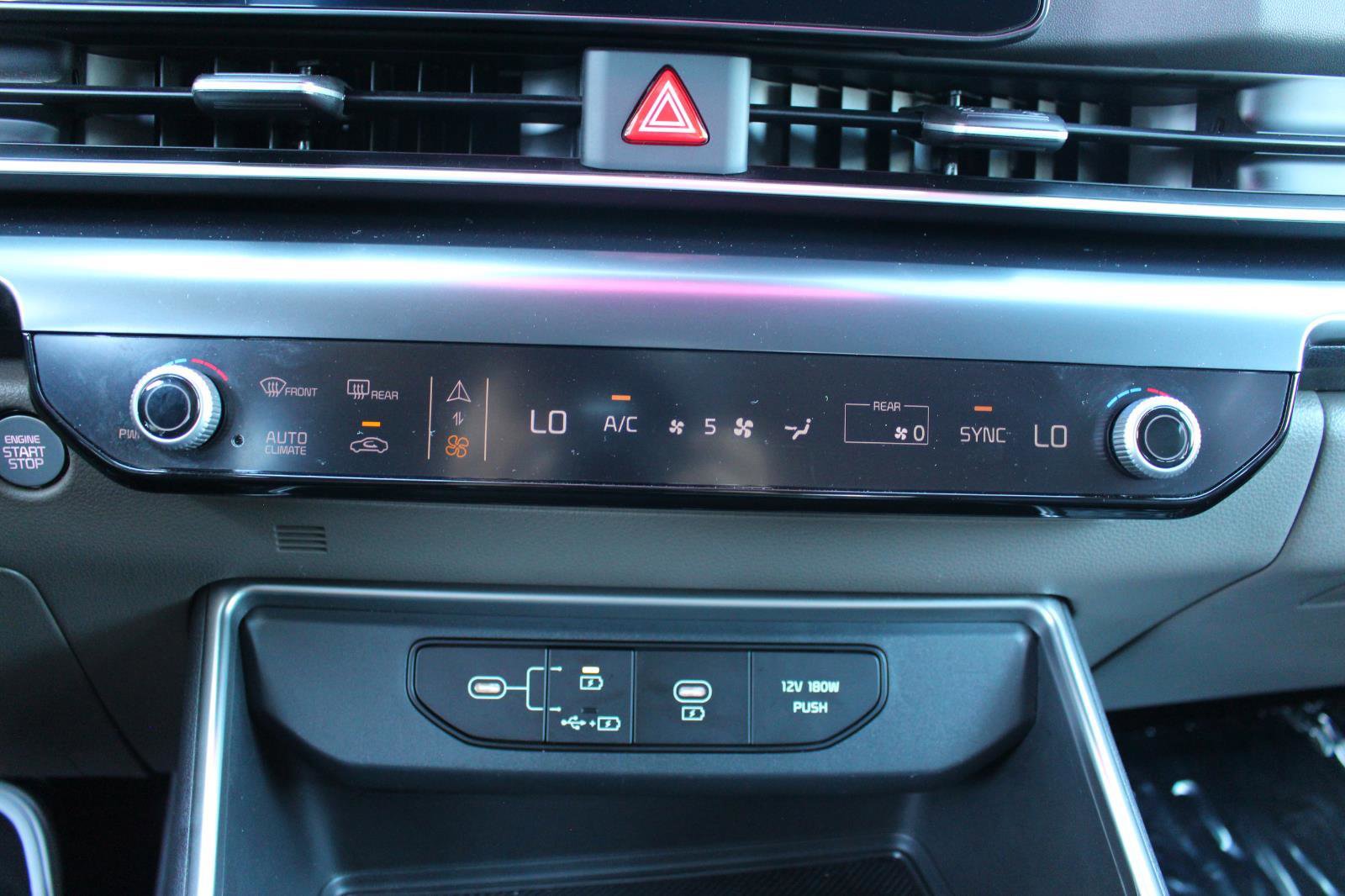 Certified 2025 Kia Carnival image 23