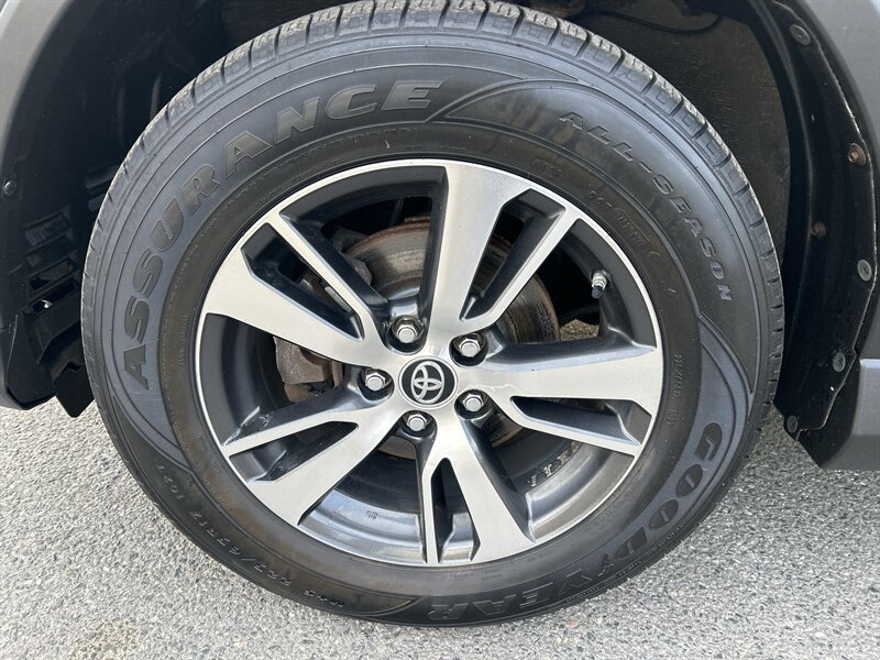Used 2016 Toyota RAV4 XLE AWD/4WD image 7