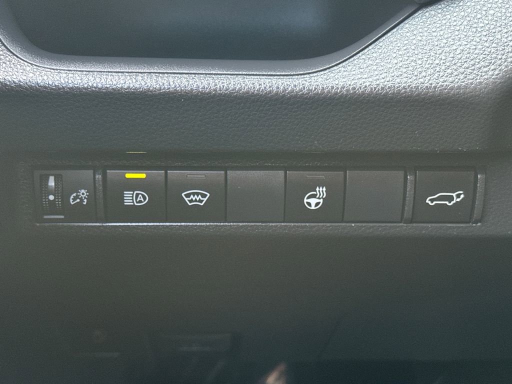 Used 2023 Toyota RAV4 SE image 29