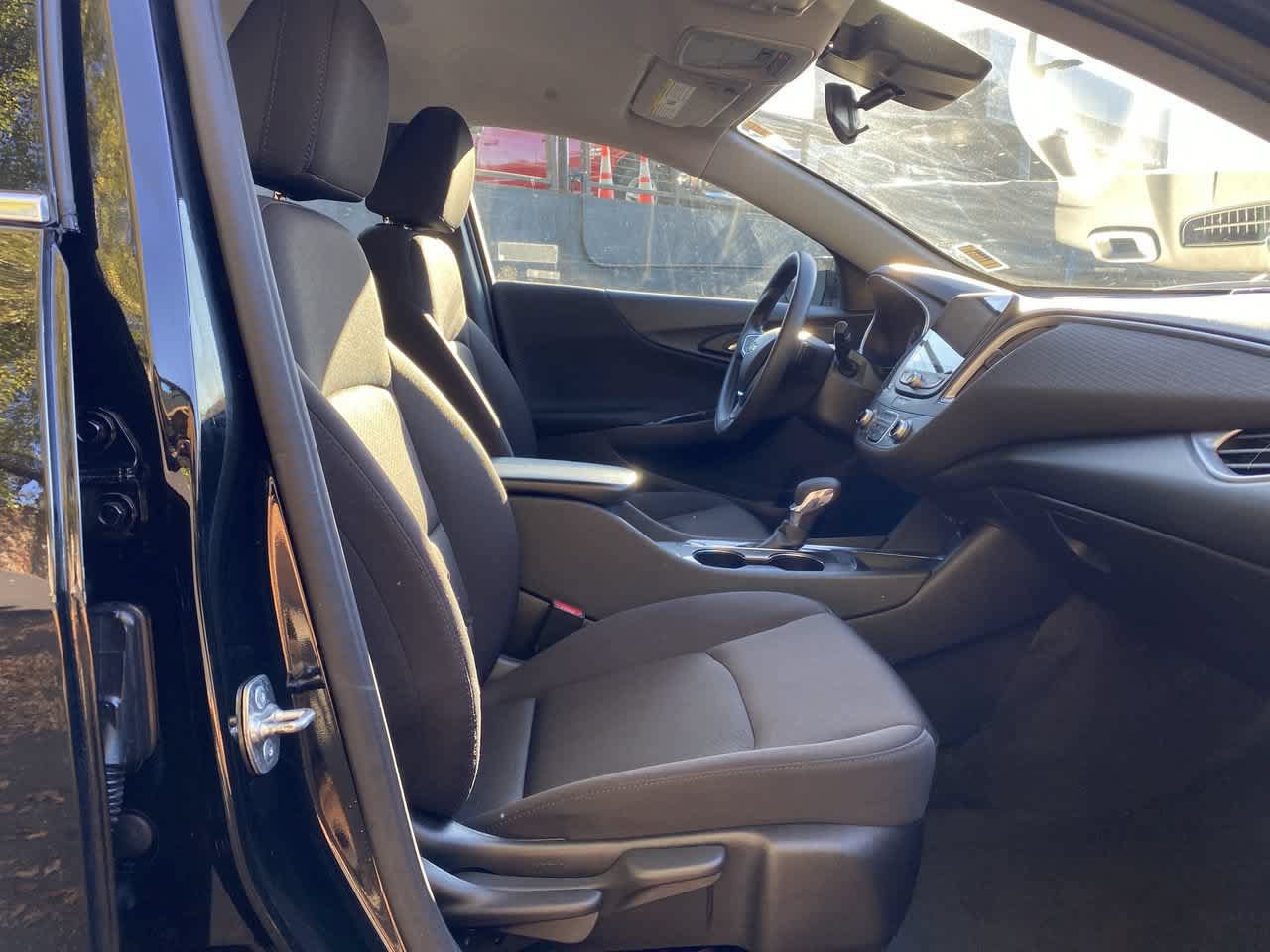Used 2025 Chevrolet Malibu LT FWD image 18