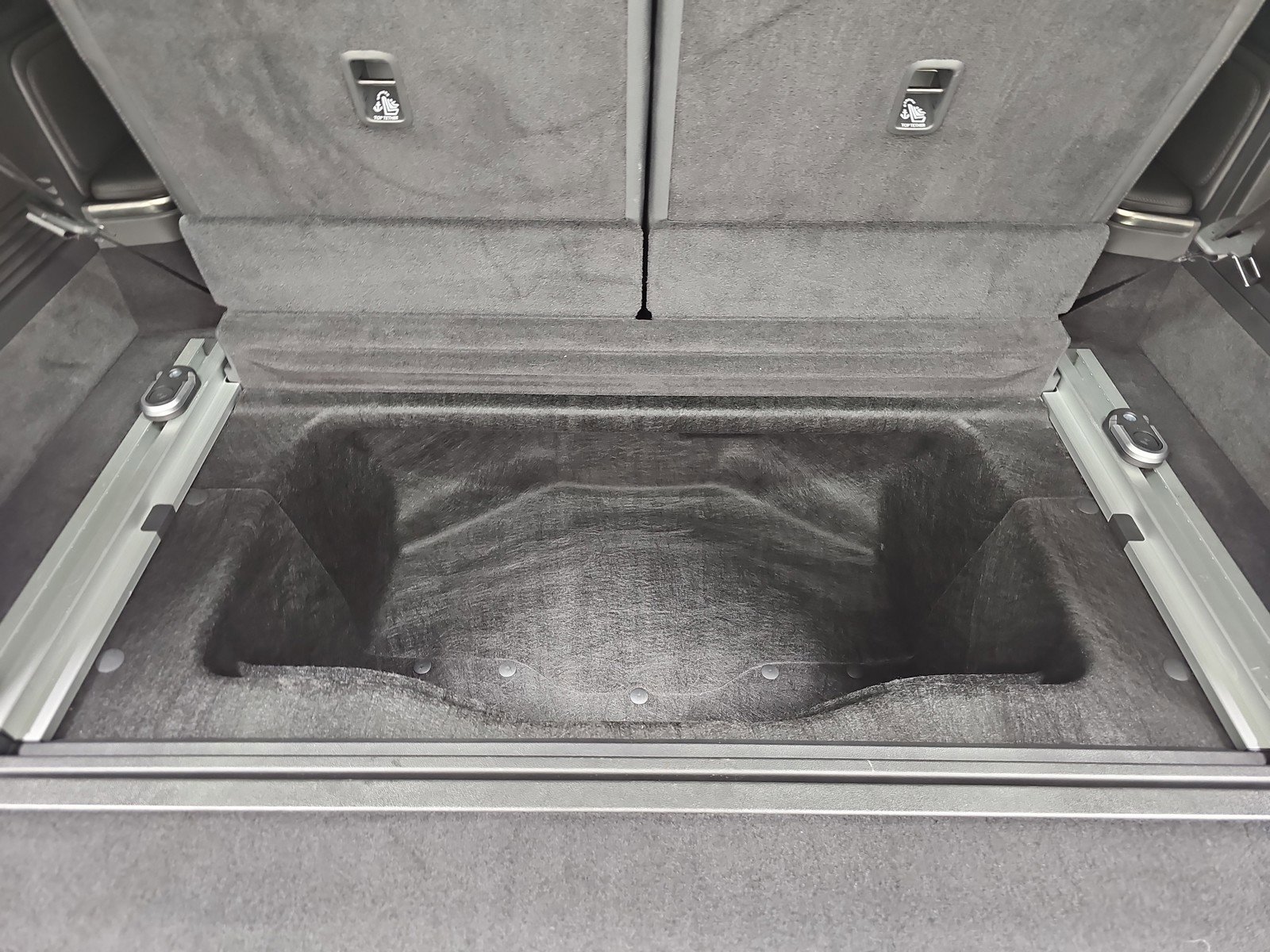 Used 2025 Rivian R1S Adventure image 26