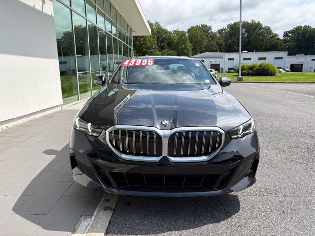 Certified 2024 BMW 530i xDrive w/ M Sport Package AWD/4WD image 4