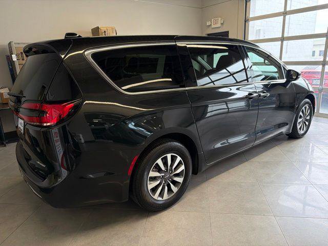 Certified 2023 Chrysler Pacifica Touring-L FWD image 22