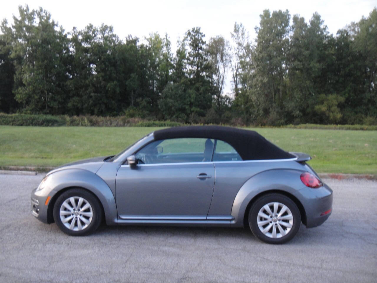 Used 2017 Volkswagen Beetle 1.8T FWD image 19