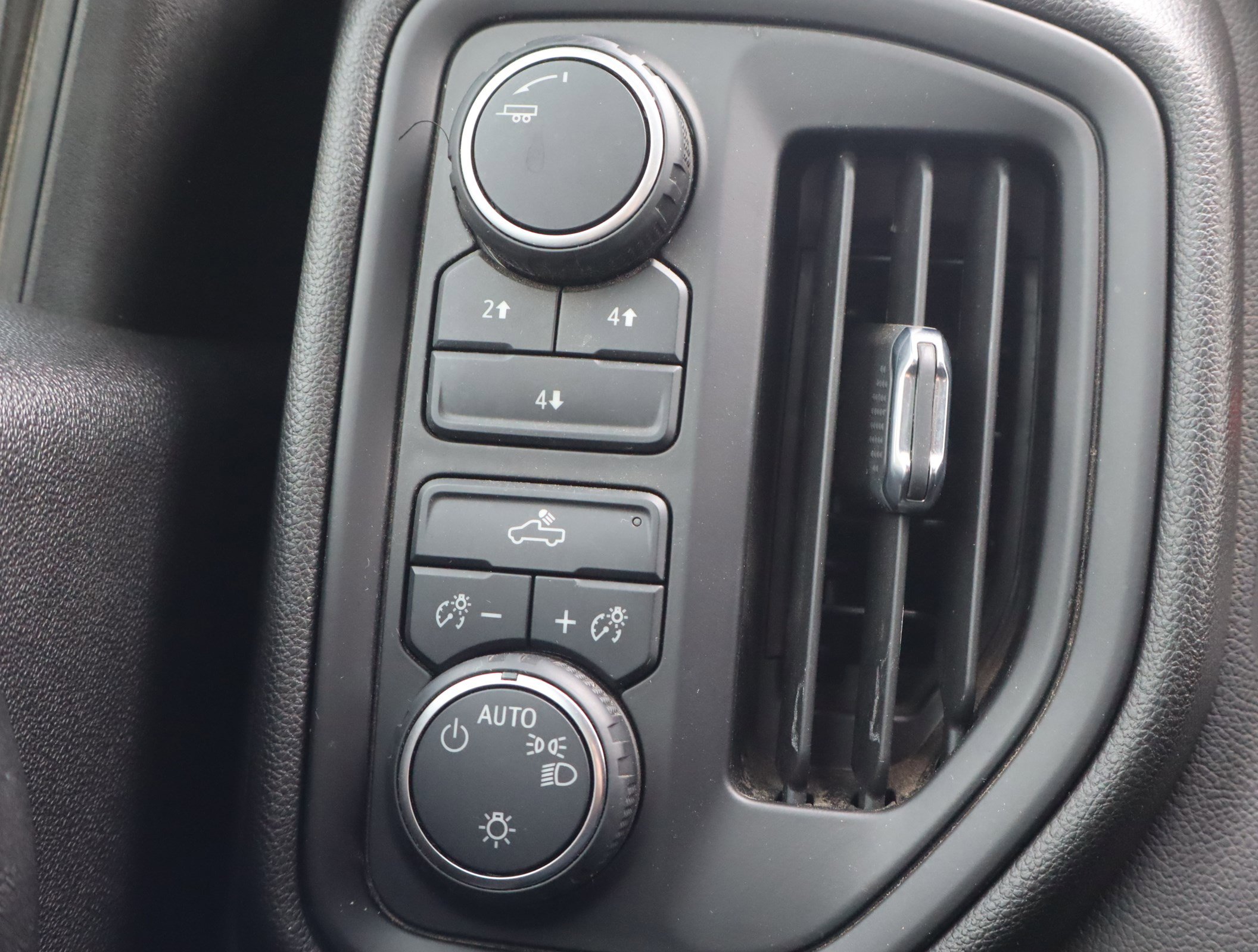 Certified 2024 Chevrolet Silverado 2500 Custom w/ Custom Convenience Package image 20