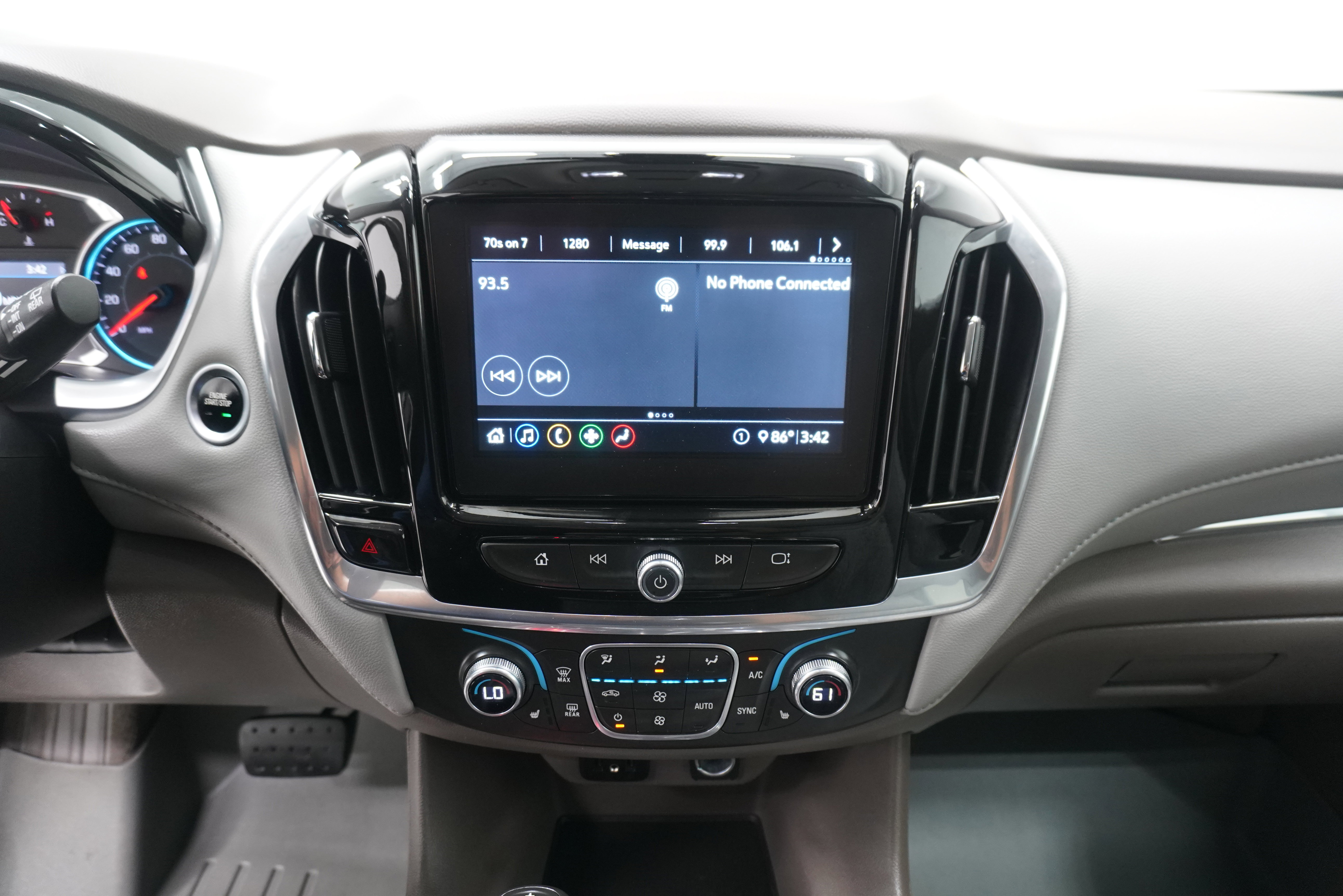 Used 2020 Chevrolet Traverse LT w/ Driver Confidence II Package FWD image 21