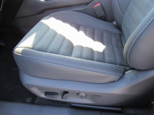 New 2025 Mitsubishi Outlander SE image 14