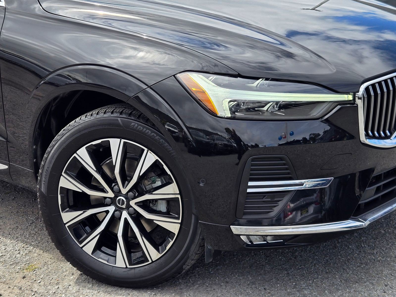 Used 2023 Volvo XC60 B5 Plus FWD image 9