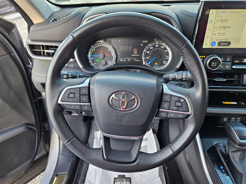 Certified 2023 Toyota Highlander Bronze Edition image 12
