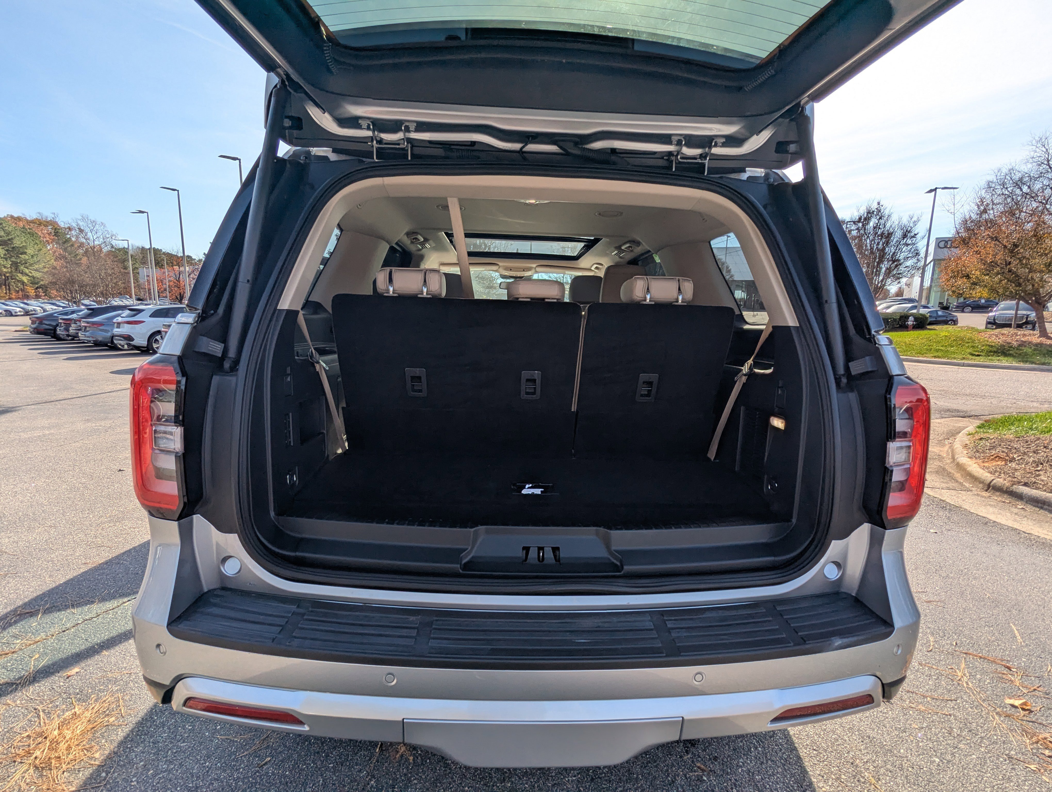 Used 2024 Ford Expedition Limited image 16