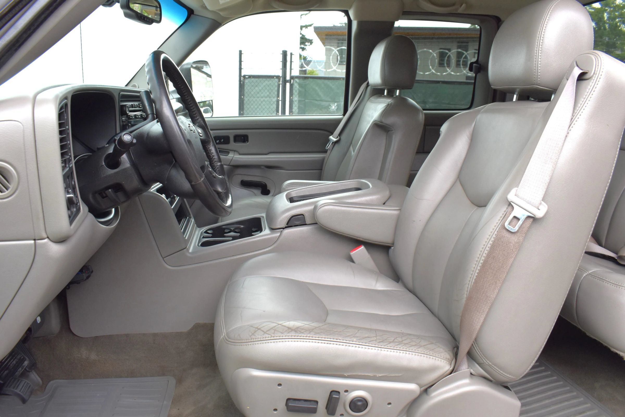 Used 2005 Chevrolet Silverado 2500 LT w/ Heavy-Duty Power Package AWD/4WD image 42