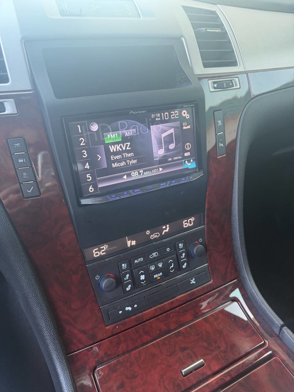 Used 2009 Cadillac Escalade AWD image 20