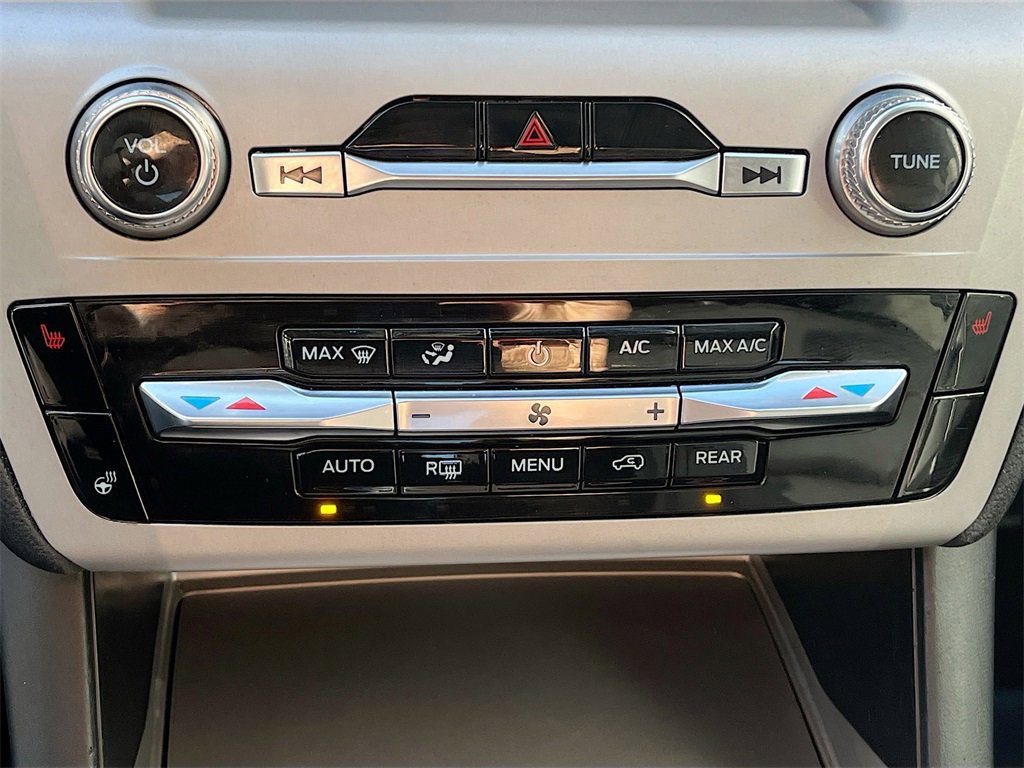 Used 2024 Ford Explorer XLT w/ Equipment Group 202A image 15