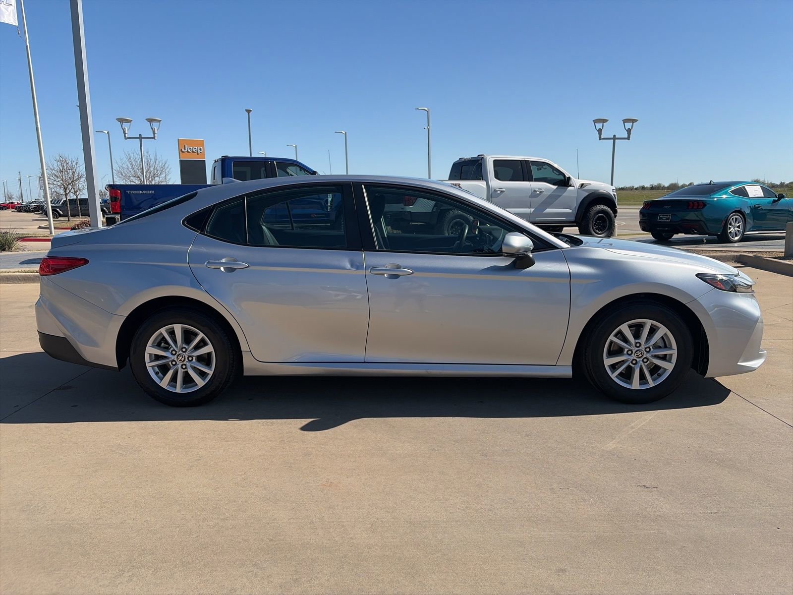 Used 2025 Toyota Camry LE FWD image 6