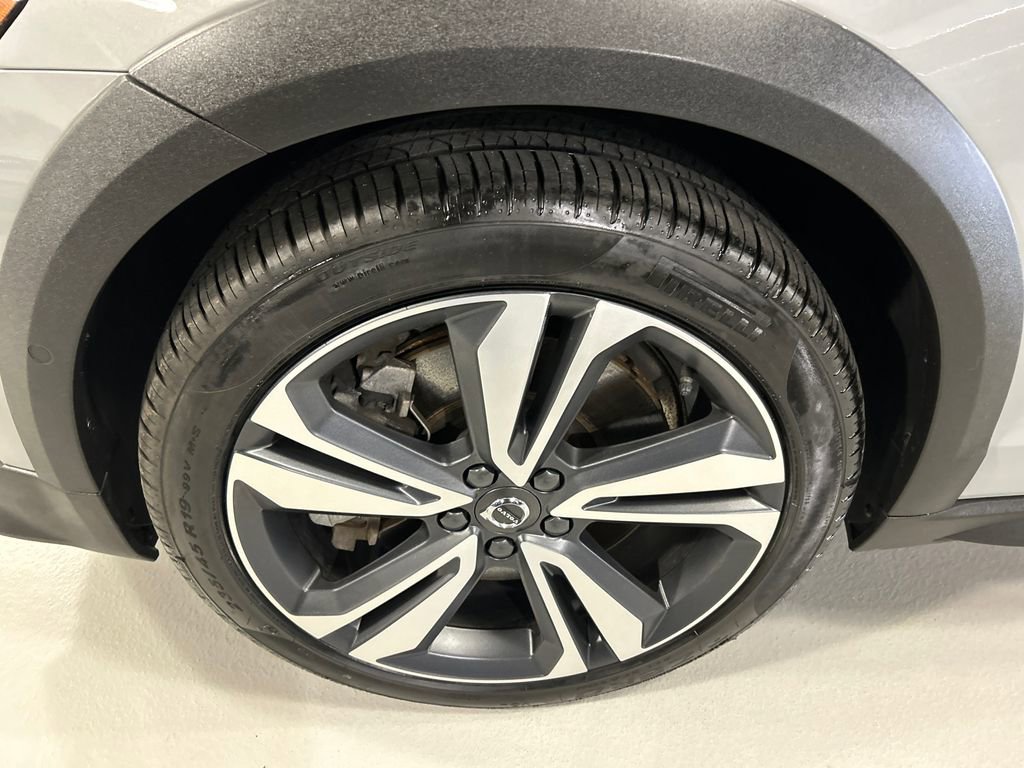 Certified 2024 Volvo V60 B5 Cross Country Plus w/ Protection Package Premier image 8